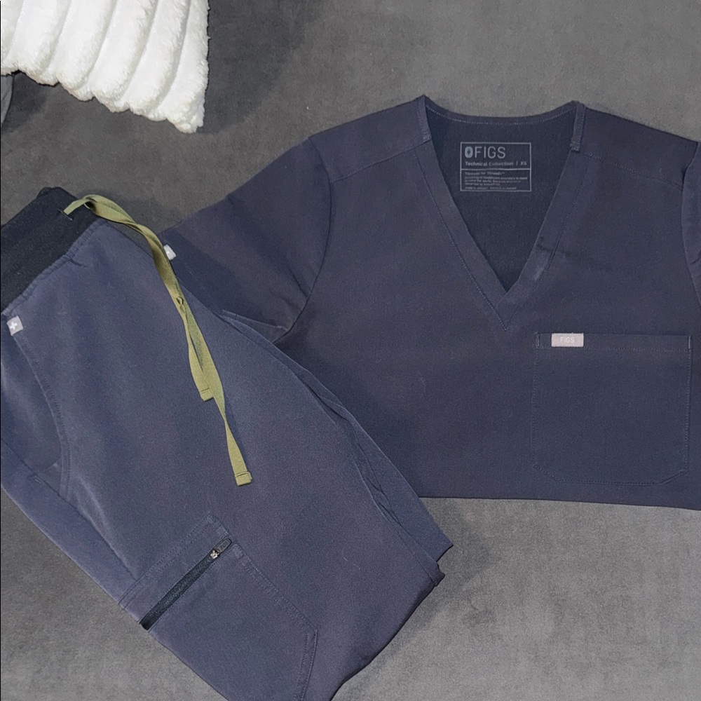 Figs Deep Blue Scrub Set